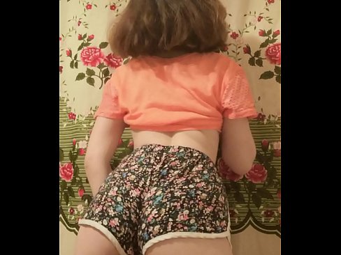 ❤️ セクシーな若いベイブがカメラでショーツを脱ぐ ️ 自家製ポルノ ❌️❤